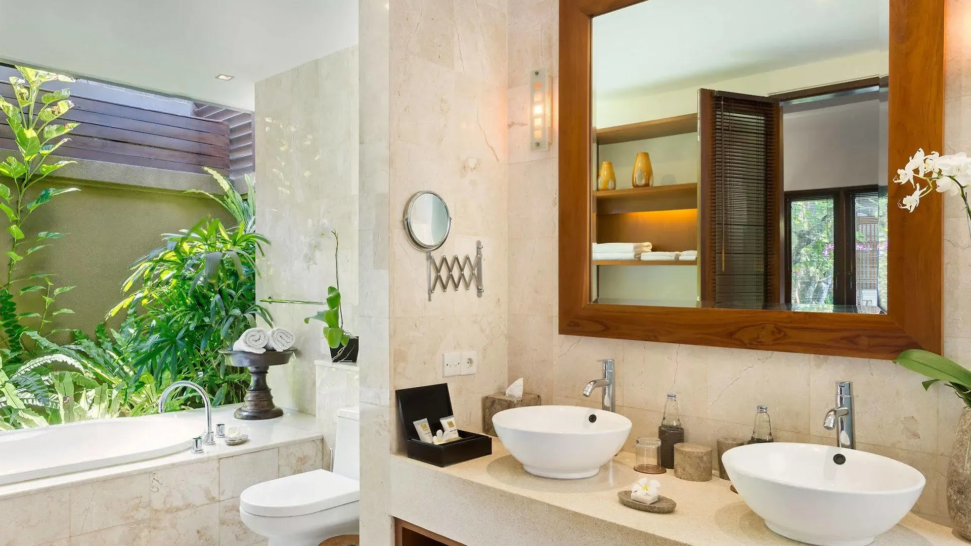 Lakshmi Villas Seminyak Hotel