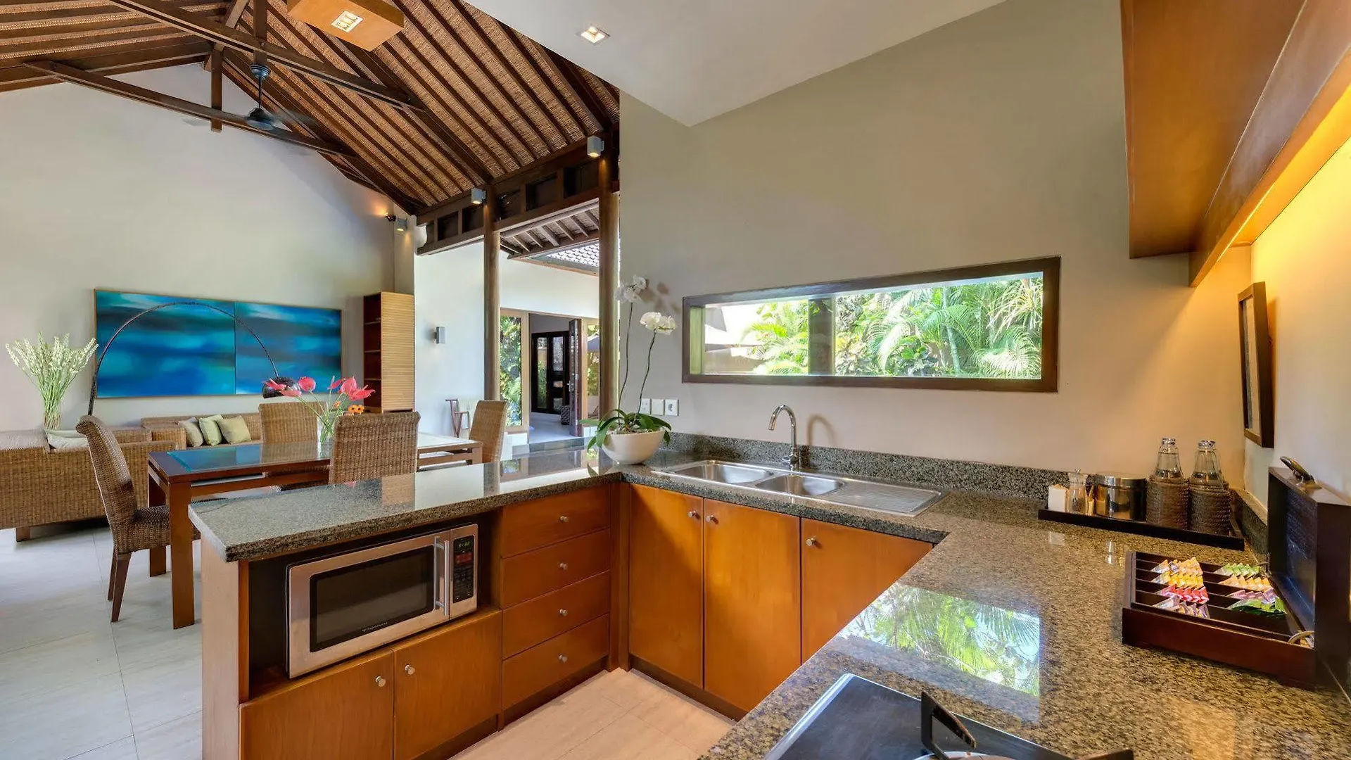 Lakshmi Villas Seminyak Hotel
